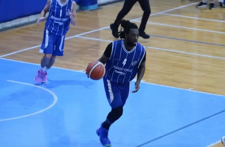 Larry Wickett volvió a ser figura.